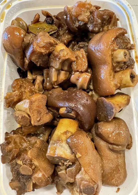 Braised Pork Trotter 青醬紅燒豬蹄